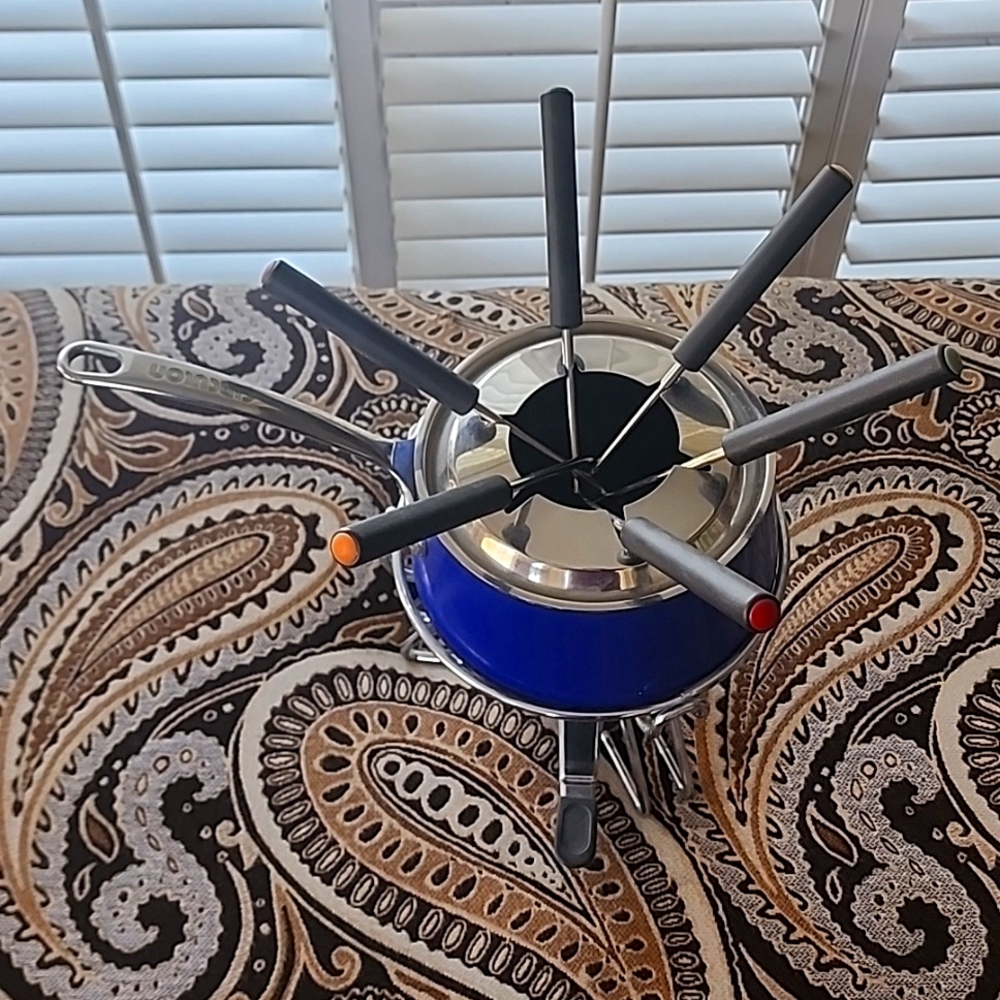 Meyer Circulon Style Hard Anodized Nonstick Fondue Set - 1.75 Qt Blue